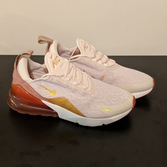 Nike Air Max 270 Casual Light CreamMetallic sz 9 NWT Nike Air Max 270 Casual Light CreamMetallic sz 9 NWT
